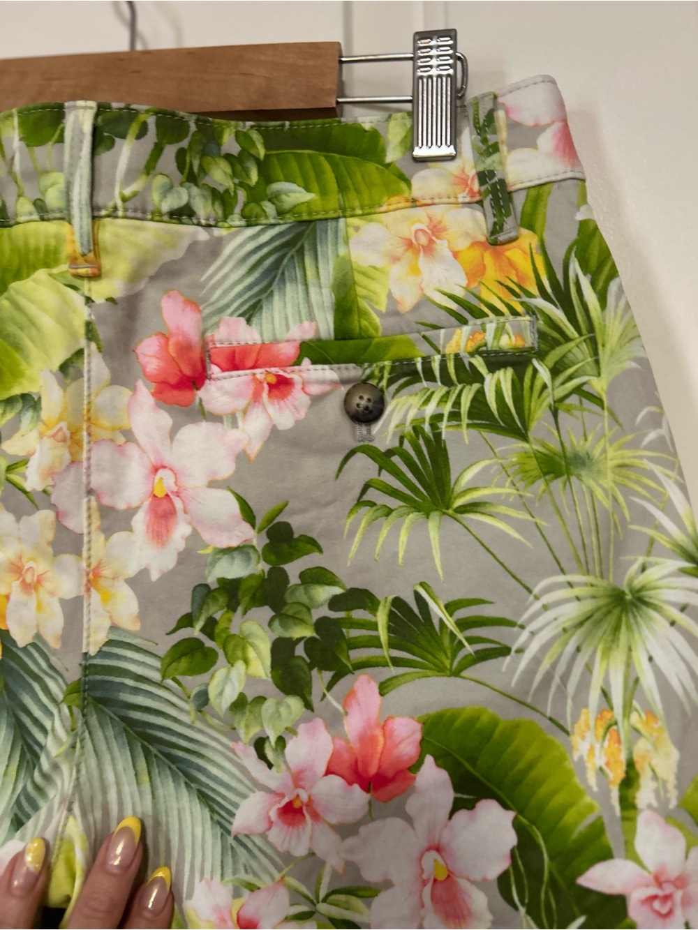 🌺🌼🌸Tommy Bahama Hawaiian  Tropical Floral Bermuda Shorts 🌸🌼🌺 - Picture 6 of 13